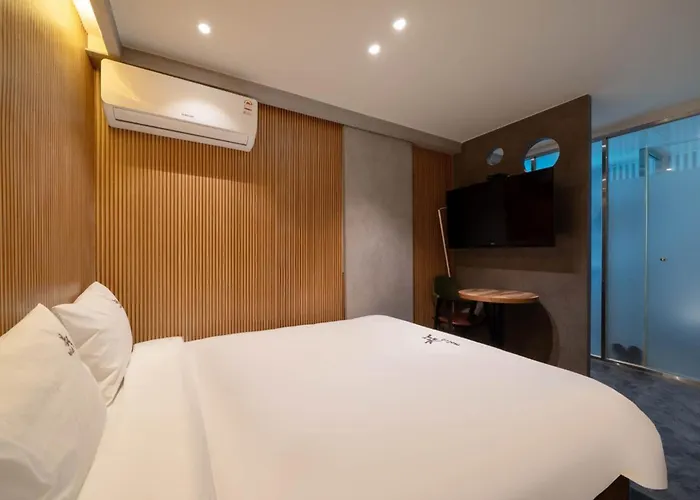 Hotel Suyeong Bomnal *