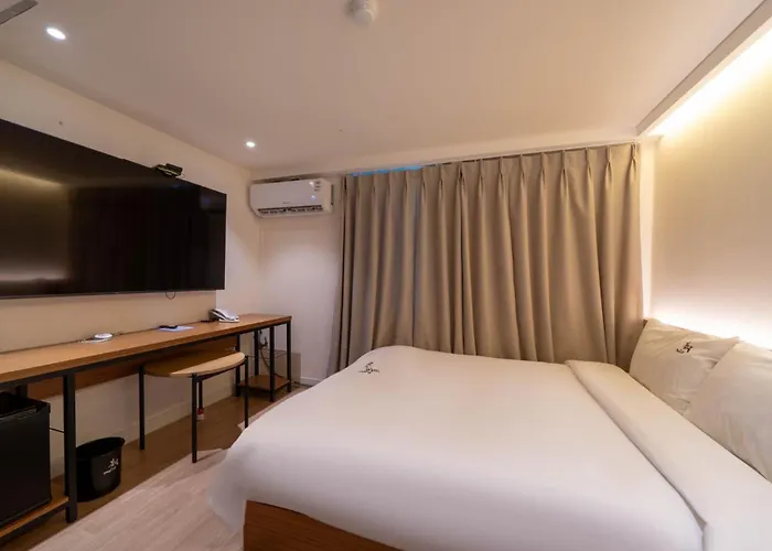 Hotel Suyeong Bomnal *