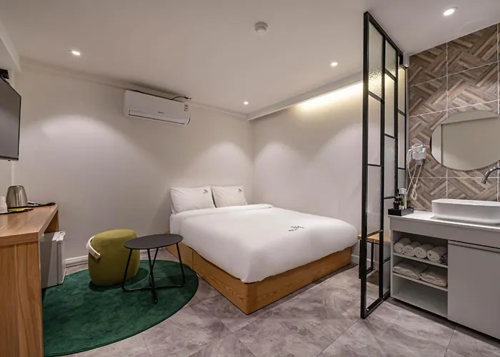 Hotel Suyeong Bomnal *